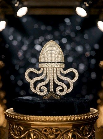 For the love of the game ,
.
.
.
#squidgame #gold #games
