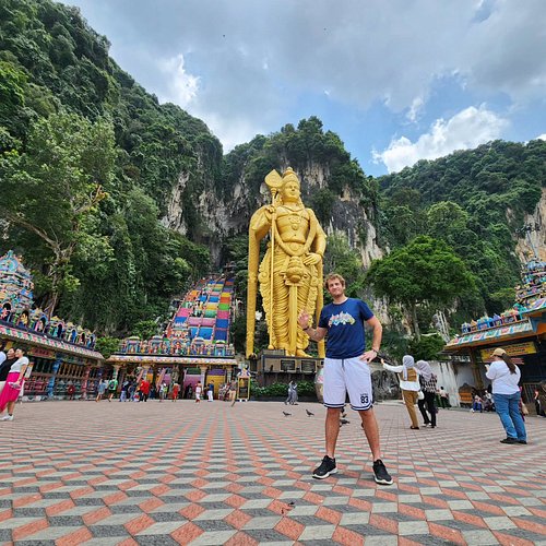 Batu Caves, Kuala Lumpur, Malaysia 🐒🇲🇾😁
#kualalumpurmalaysia🇲🇾 #kualalumpur #batucaves #s34ntravels #monkey🐒