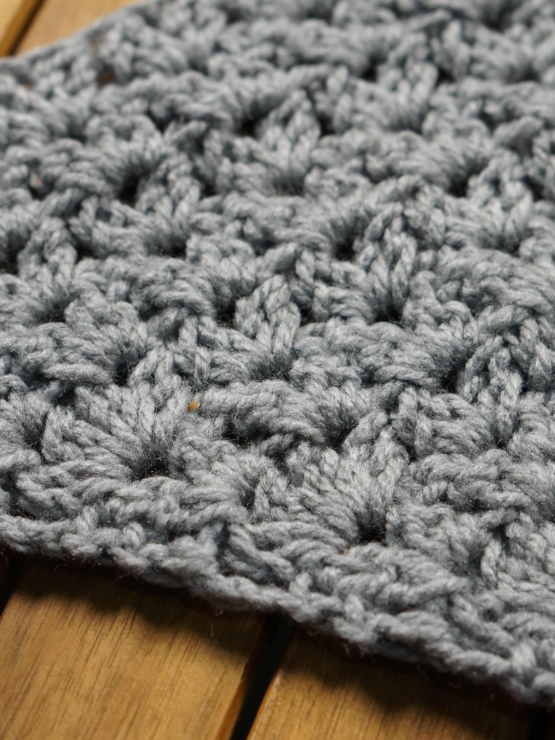 Double v stitch striped granny triangle crochet pattern product image (1)