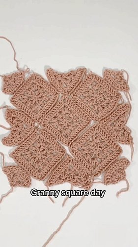 TODAY IS GRANNY SQUARE DAY! 🧶✨ Comment “pattern” for all my free granny square patterns! 💕

#crochet #haken #grannysquare #gr...