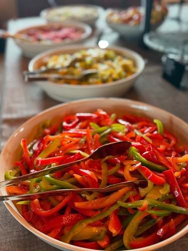 🍽️ ETT HETT TIPS! BOKA LUNCH KL. 12! ❤️

Oavsett om ni kommer som par, med vänner eller en hel busslast är kl. 12 den bästa t...