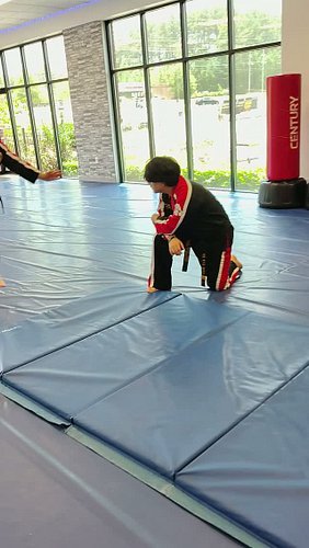 Fall. Roll. Rise. 👊

Training isn’t about never falling.
It’s learning what to do when you do.
Fall. Roll. Get back up and ke...