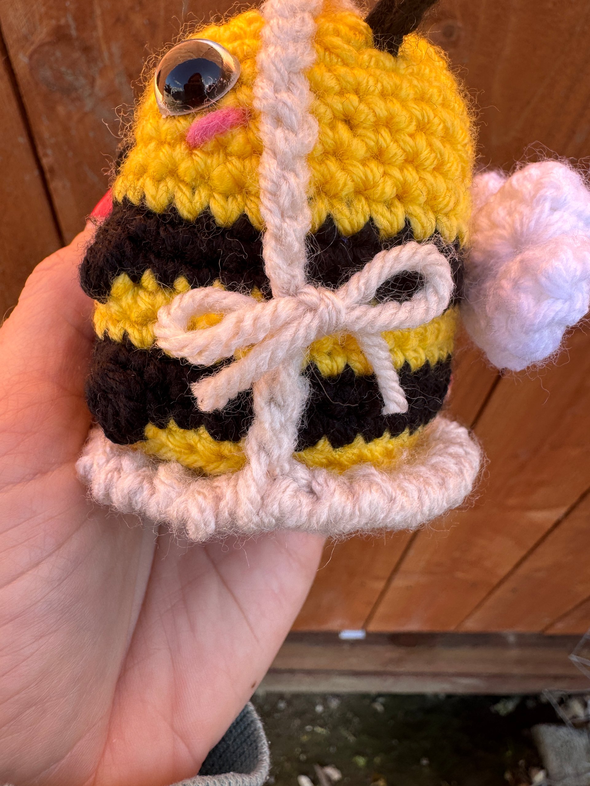 Swinging Bumble Bee Crochet Pattern product image (5)