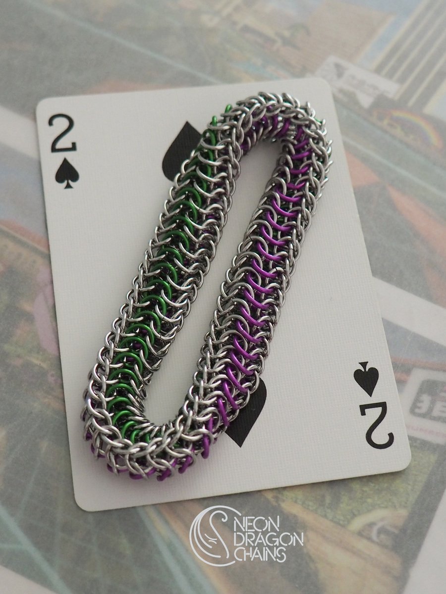 Mobius Fidget Toy / Green Purple Stripes product image (2)