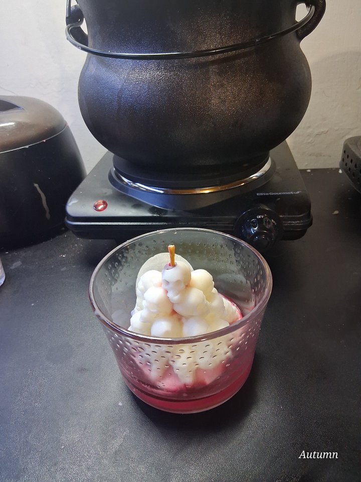 Pile of Skulls Candle product image (1)