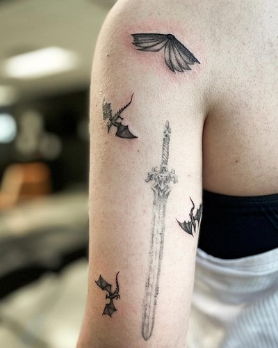 little dragons and a book for jay! 🩷 thank you for the trust, friend 🐉📖

sword not done by me !

.
.
.
#art #artist #artwork ...