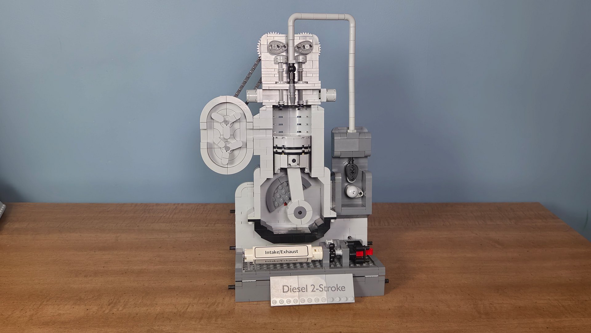 Diesel 2-Stroke Explainer Engine MOC Instructions product image (1)