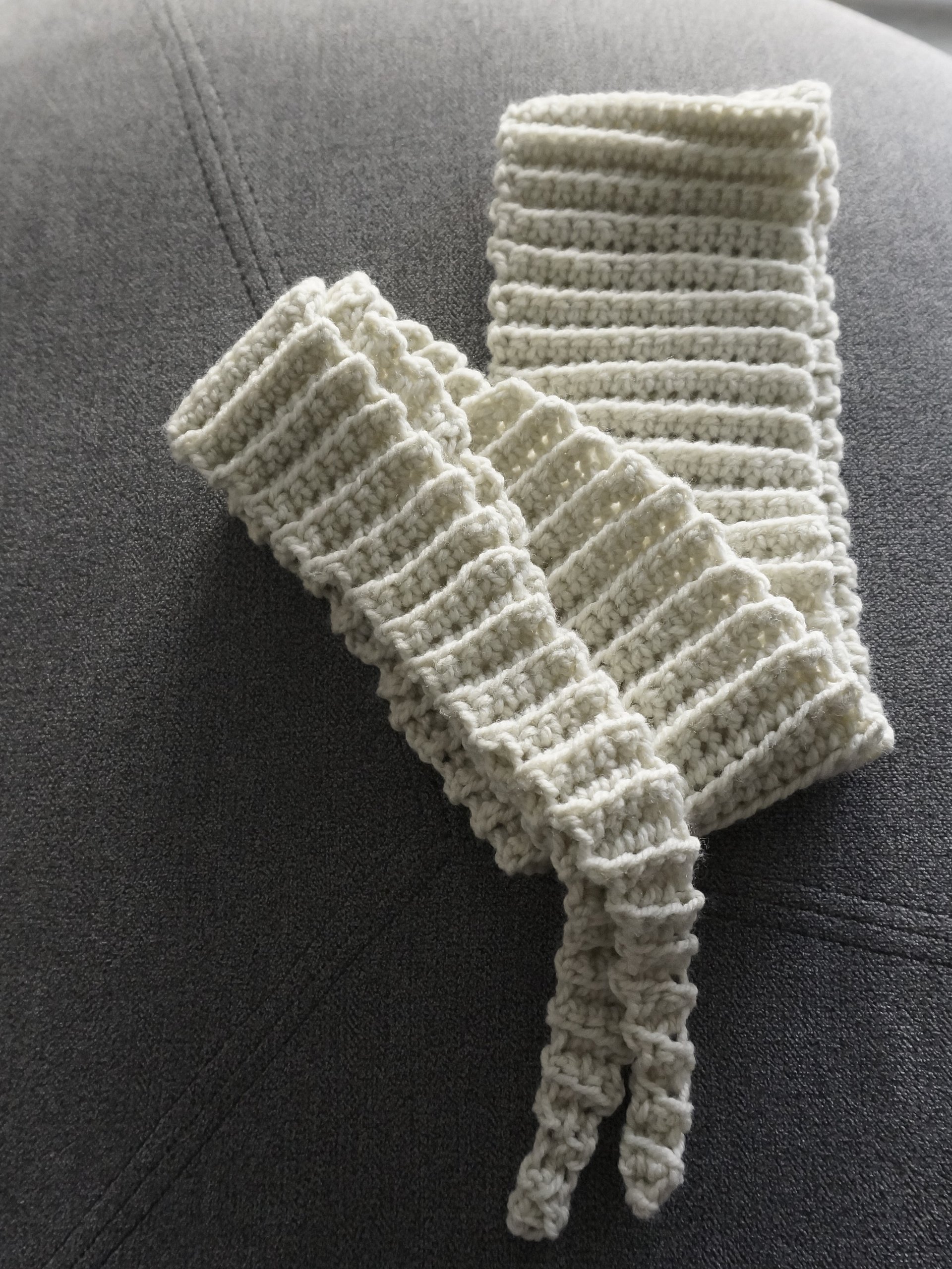 Ribbed thin scarf product image (1)