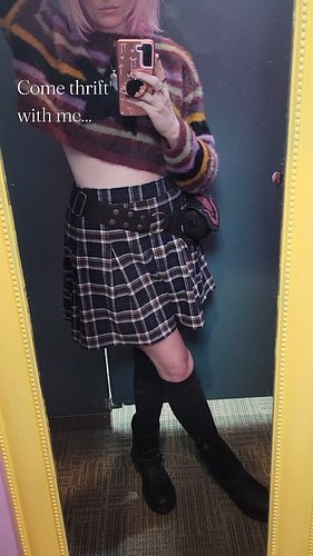 Which look is your favorite?
 🖤💛🖤💛🖤
#thrifthaul #gamergirl #twitchstreamer #vintageshop #drmartens