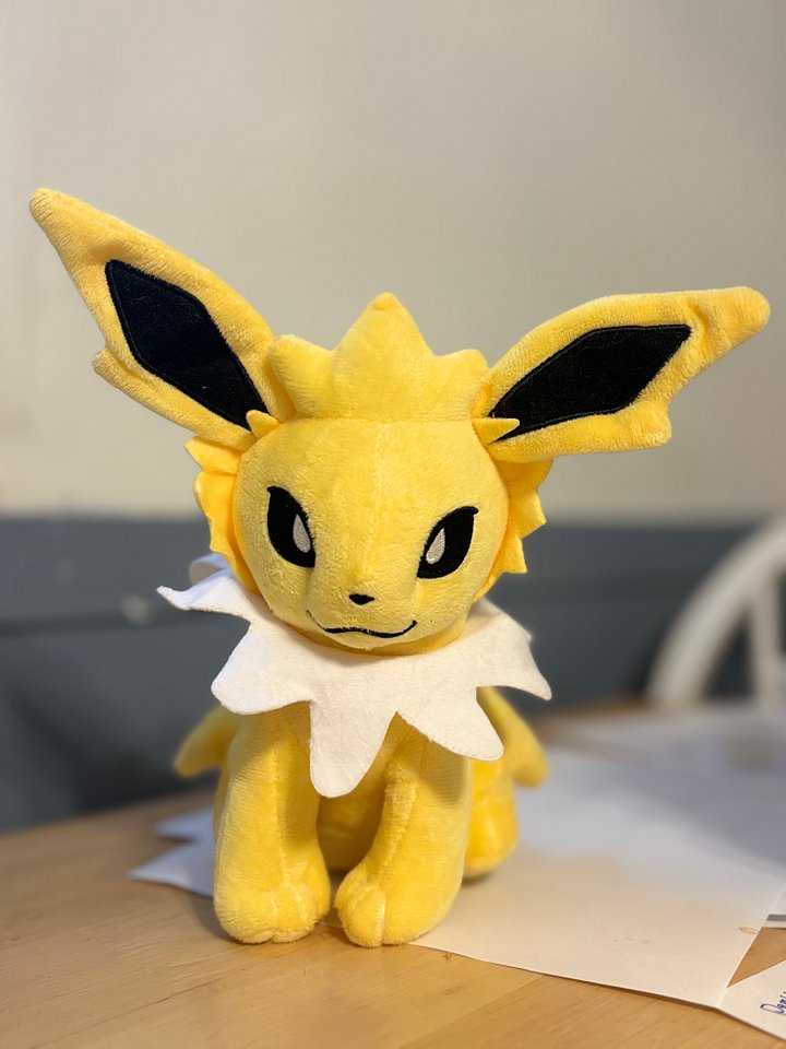 Jolteon Pokemon Plush 20cm product image (1)