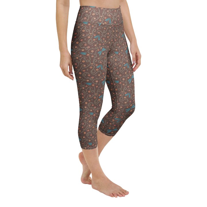 All-Over yoga capri leggings. Dragonfly and floral artistic activewear product image (2)