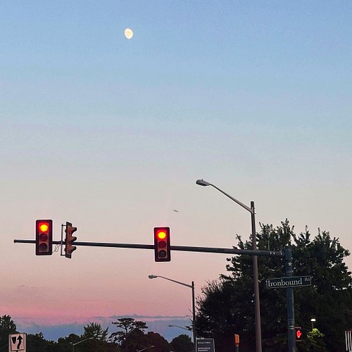 Ironbound again in the 'burg
New album 8/26 🌷🌻

#photography #sunset #indieband #smallartist #newmusic #collegemovein #movein...