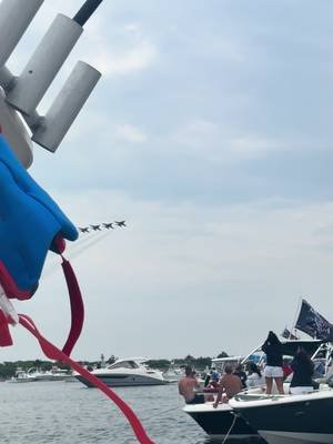 It doesn’t get more ‘merica than this. Best military in the world. #blueangels #fighterjets #independanceday #4thofjuly #usnavy 