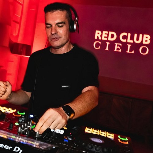 Este viernes 21 de noviembre estaré en Red Club Cielo (Puntapiedra, Alicante) como DJ tocando buena música Afro House así que...