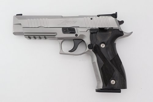 SIG Sauer P226 X-Five

Le Sig Sauer P226 X-Five est une version orientée compétition du très célèbre P226. Le X-Five dispose ...