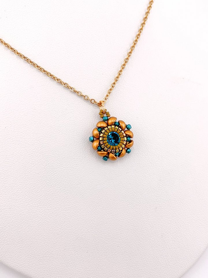 Lakeside Tea Beaded Crystal Pendant Necklace product image (2)