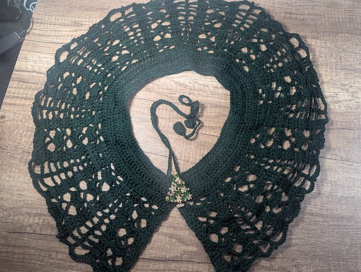 Lace Collar - Green w/Tree Pin product image (2)