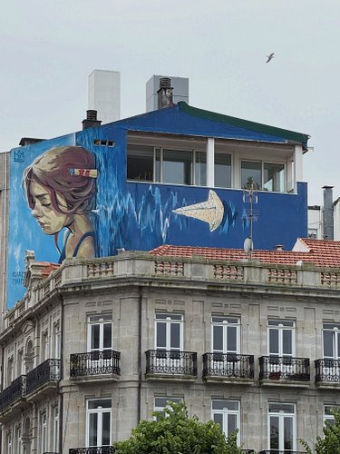 Vigo Day 3 photo dump. Public art. Contemporary art. Amusing ice cream shop. Me drinking an Aperol spritz. Witches everywhere.