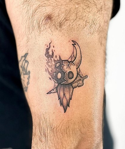 Hollow Knight tattoo done on Halloween 🎃✨

.
.
.
#art #artist #artwork #illustration #illustrative #tattoo #tattoos #tattooar...