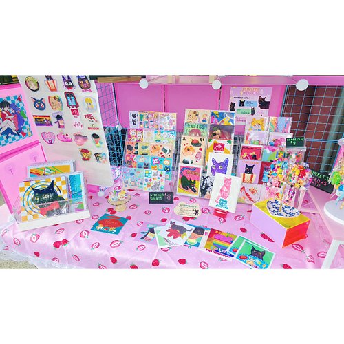 it may be dark and chilly but we're out here with bright and colorful fun until 2pm in front of @hanginhandmadeboutique for t...