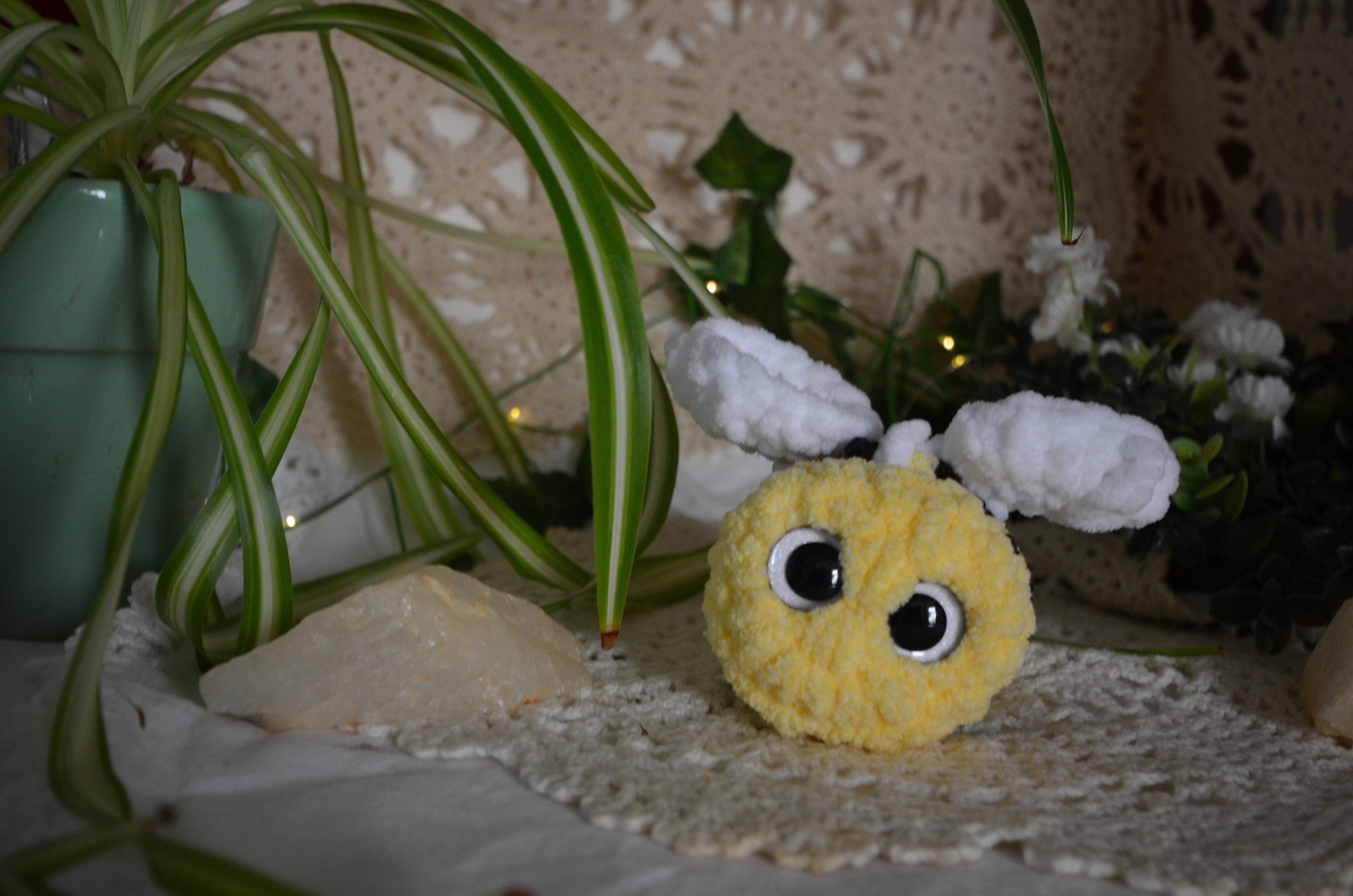Bee product image (2)