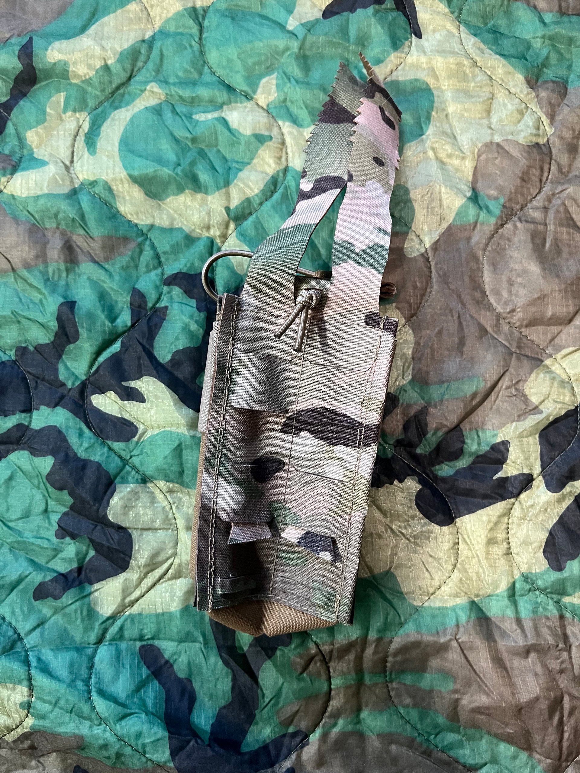 beez combat systems radio pouch product image (2)