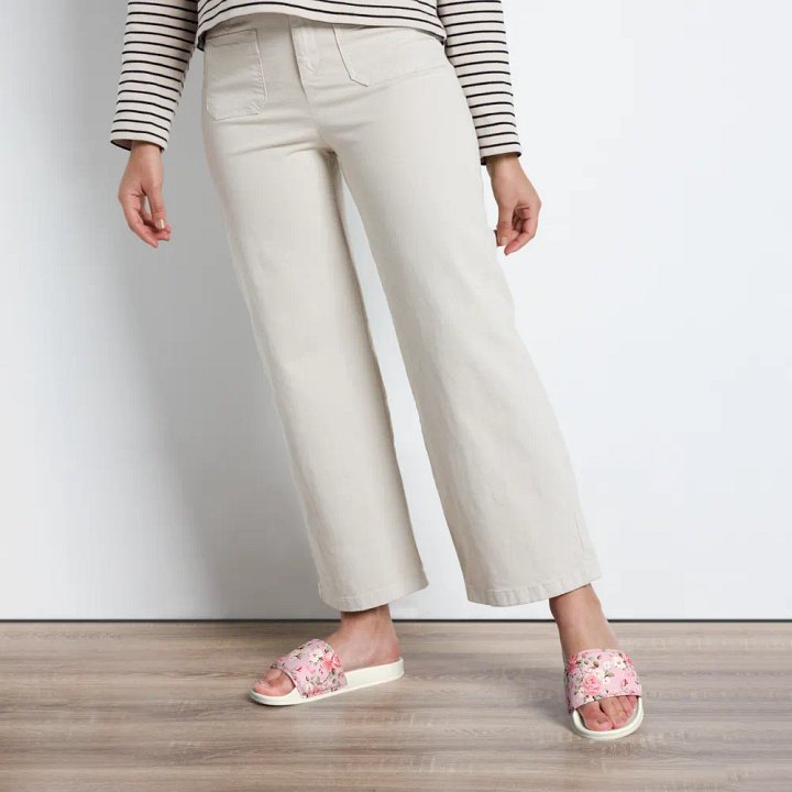 Cherry Blossoms Bliss Women's Slides product image (2)