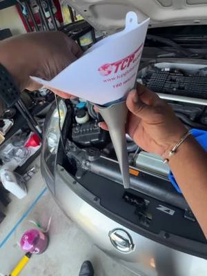 Top radiator hose swap is one of those jobs that looks like a pain… but honestly it’s way easier than you think 😅 Once you know what you’re doing, it’s a quick in-and-out job and makes a big difference in peace of mind. Don’t overthink it — this is one of those easy wins 🔧 — #cartips #diycar #carmaintenance #mechanictips #coolingsystem     