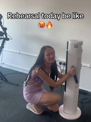 Rach, rehearsals dont stop just because it’s hot 😂🥵🎤🎶#BFaT #BFaT #electropop #singing #originalmusiciscoming 