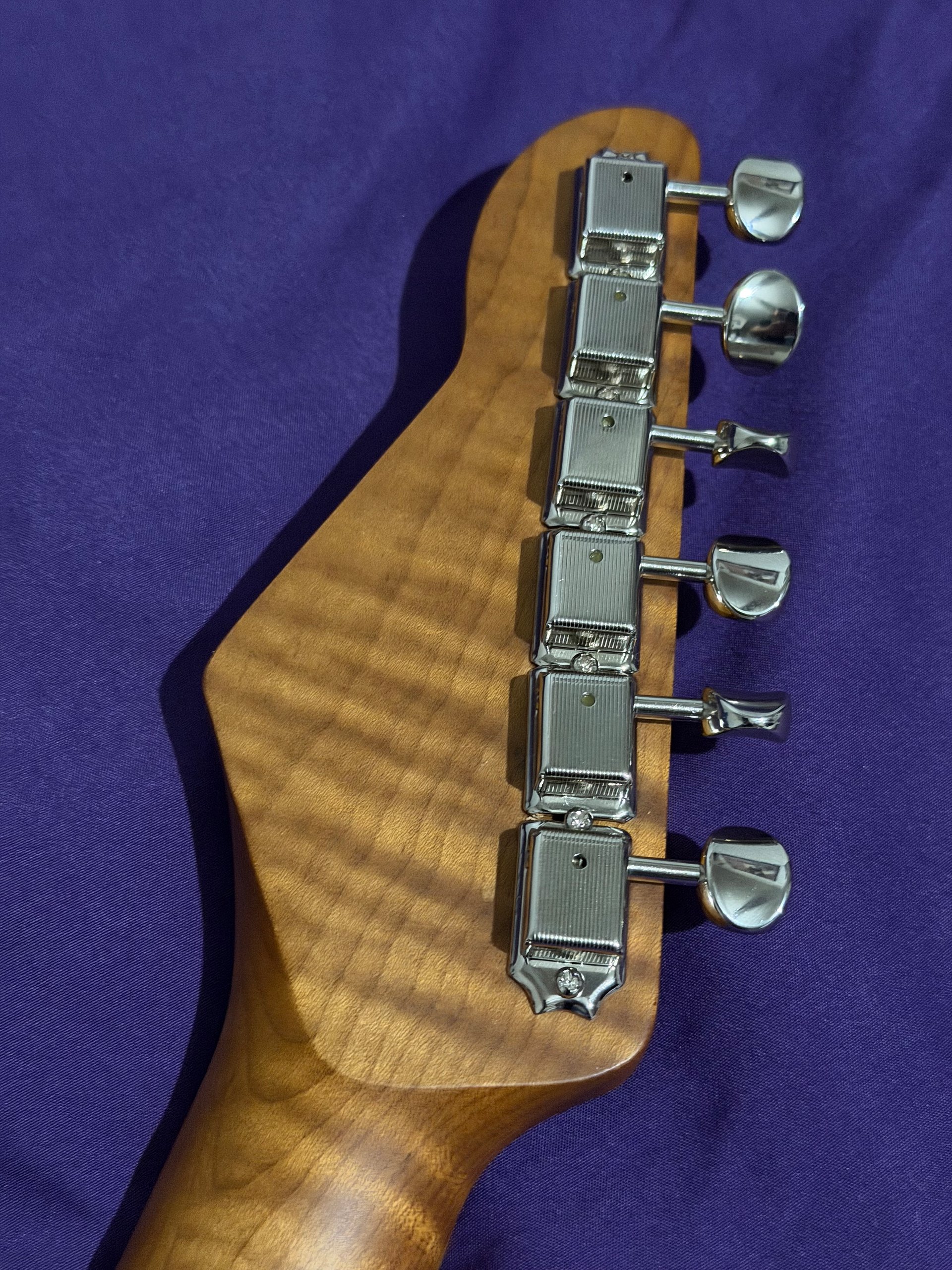 GD Guitars Super S – Black to Silver Foil Burst | HSH-86 GD Pickups Set | Roasted Flame Maple Neck | Roadrunner Case product image (6)