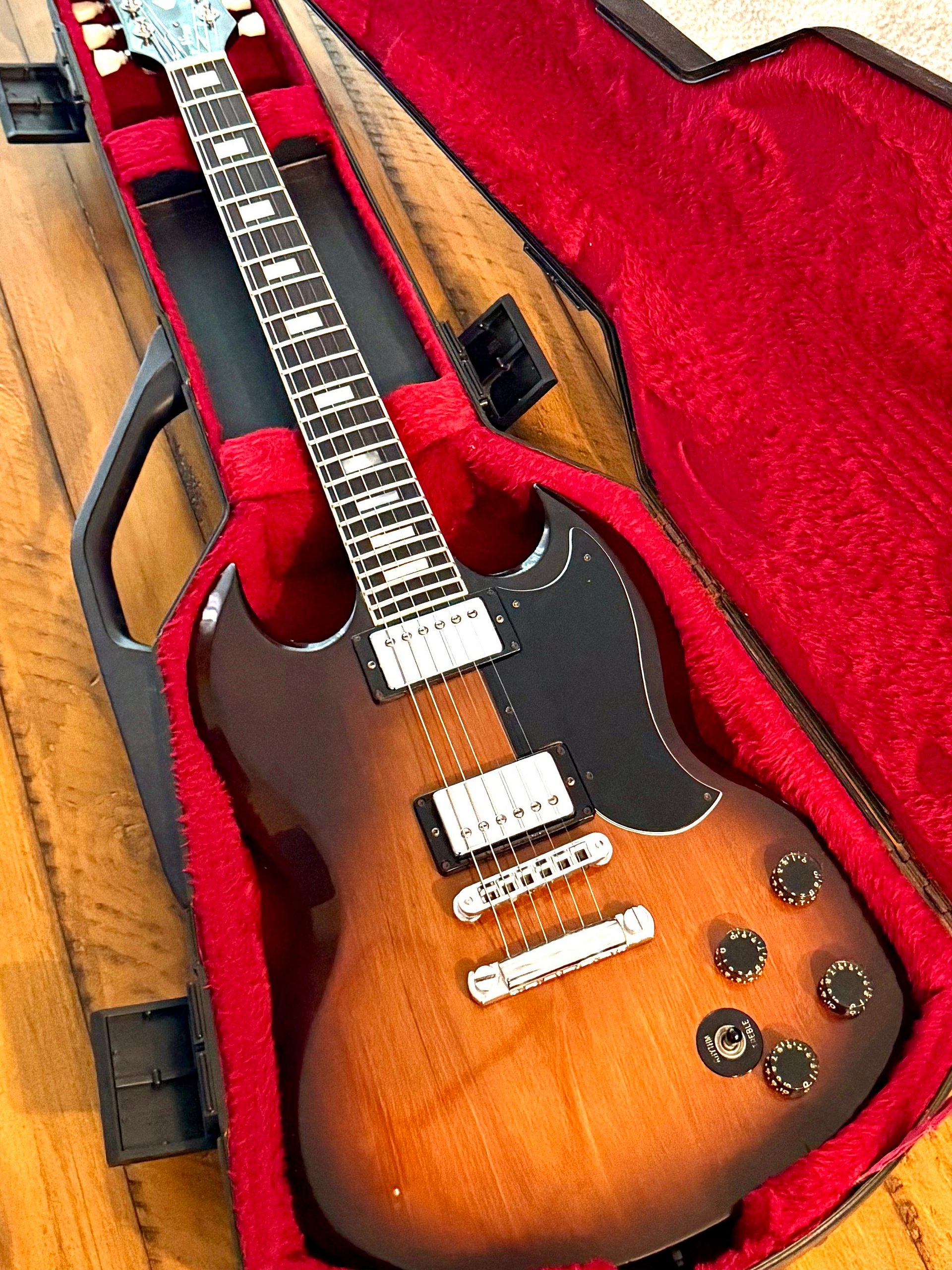 1980 Gibson SG Standard "TOBACCO SUNBURST" + CHAINSAW CASE product image (2)