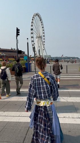 Seattle Vlog #2 … the adventure continues with The Space Needle, Chihuly Glass Museum, Pikes Place and The Ferris Wheel!