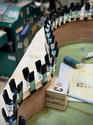 Happy kerf of July. 

#luthier #guitar #lookgoodsoundgood #luthier
