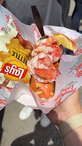 @footbridgelobsterperkinscove in Ogunquit, Maine. Ridiculously good lobster. Maine Lobster may in fact have Massachusetts lob...