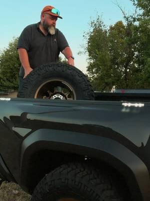 “bUT iT’S nOT tHEfT PRoOf!” 😂 Yeah… neither is your factory tire hoist. The tailgate locks, so if someone wants to climb into the bed and wrestle 100+ pounds of spare tire into their rig, I guess they earned it. 😂 In two weeks, I’ll have a little something else on the bed that’s gonna make that even harder. 🤐 I love simple solutions that don’t break the bank, and @rollercambuckle products solve about a million different problems. #BakerOverland #ToyotaTacoma #TacomaBuild #OverlandBuild #rollercam 