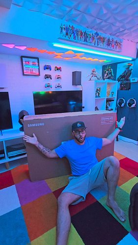This is a MONSTER 🤯 Samsung ark 55in monitor 🤩 unboxing soon 👌 
.
.
.
.
.
#samsung #monitor #gamingmonitor #gameroomgoals #ga...