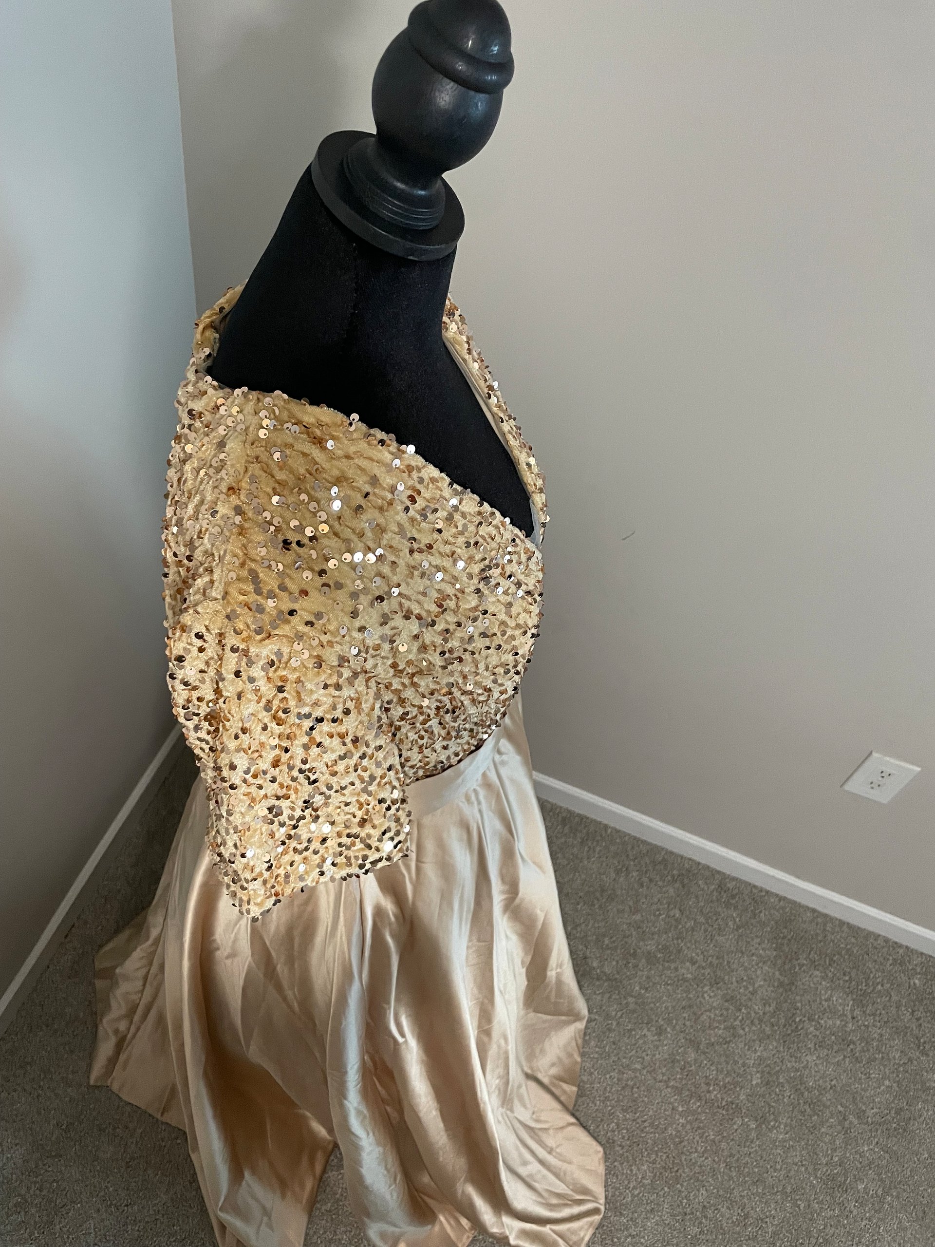 Luxury dress product image (2)