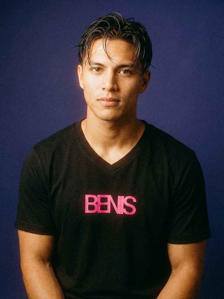 BENIS V-Neck Tee product image (1)