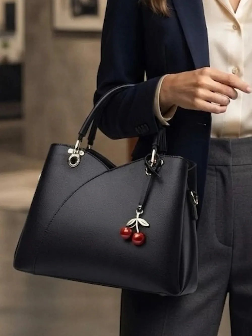 حقيبة يد نسائية أنيقة بتصميم الكرز الأحمر product image (1)