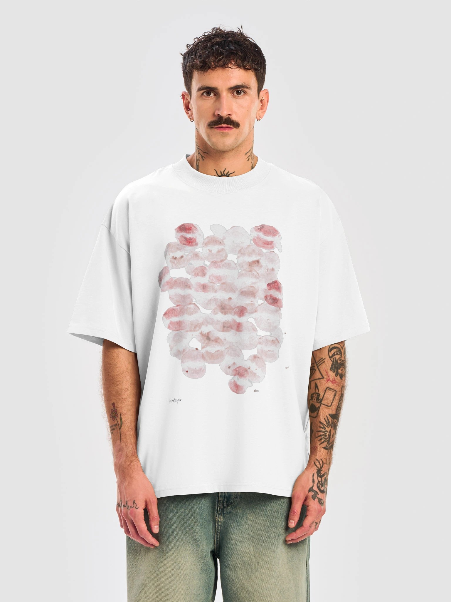 Hijkatelyn Real Kiss Mark Scatter Oversized Tee (White) product image (5)