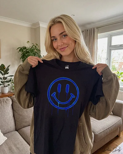 I'd love put a smile on your face...but that would be a weird way to wear this shirt...🤣

Hooray for sweater weather!!

 #swe...