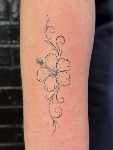 fresh ink therapy 🫖🌿
.
#FineLine #FloralTattoo #auburn #opelika #tattooartists