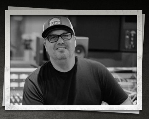 Shoutout to Spellbound Recorders and Guitar Barn Studios engineer, Chris Justice 

Always working his magic behind the board ...