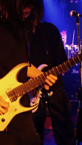 Bring 2000s riffs back🎸