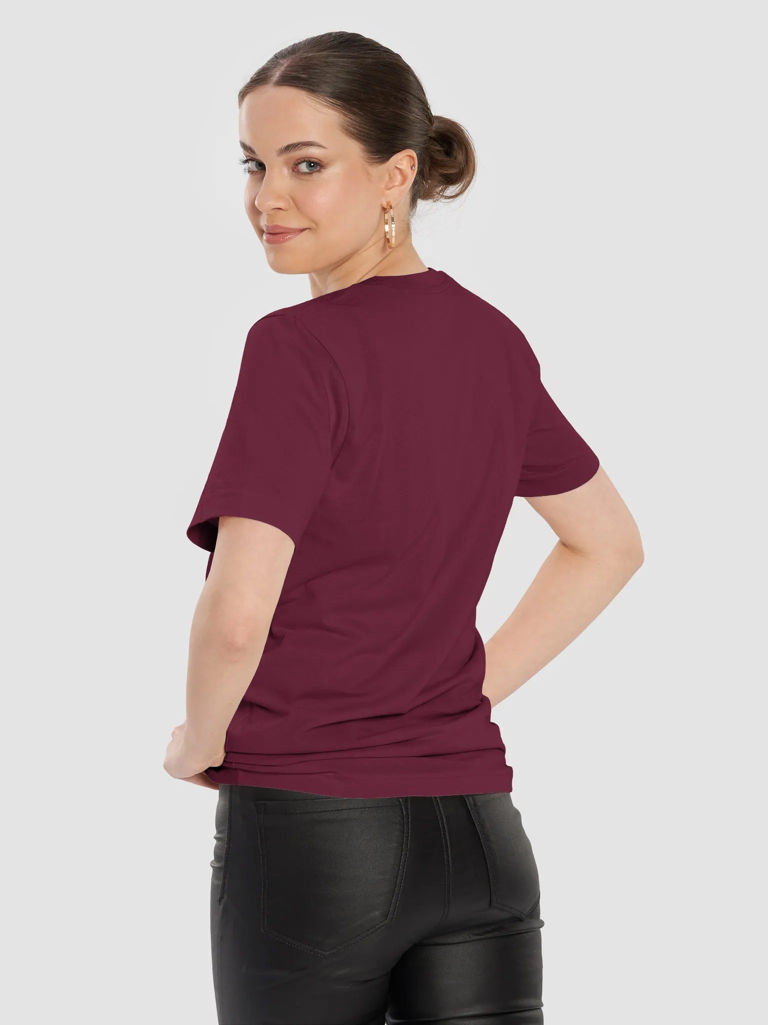 Pawsome Mom T-Shirt product image (7)