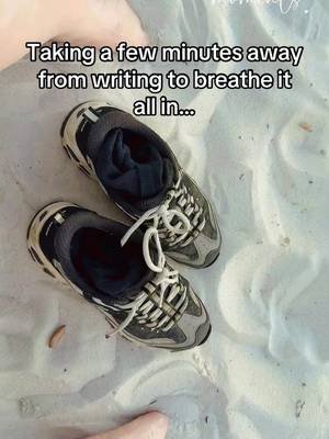 Sometimes you just need a break. And you never know where more inspiration might hit… #authorlife #breatheitout #booktok #historicalfantasy 