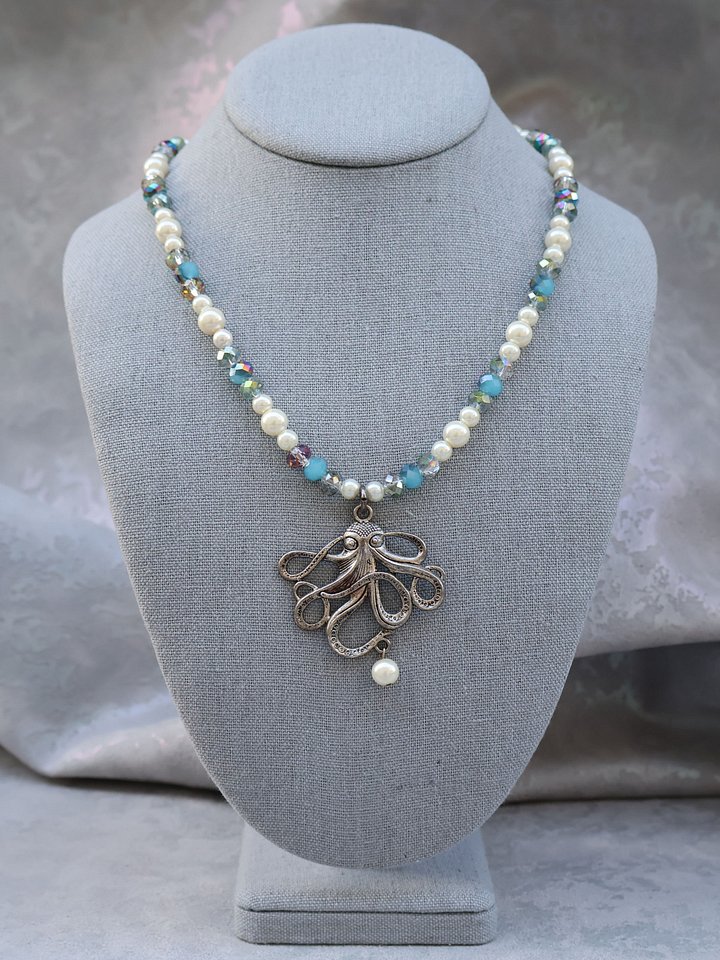 Octopus Pearl Necklace product image (1)