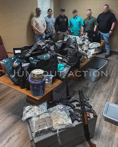 Tennessee boys lab bust🤙🏽

- 23 pounds of 💉,🍃, 🍄
- 500 + 💊
- multiple blicks 
- 💵

For educational purposes only. Content is ...
