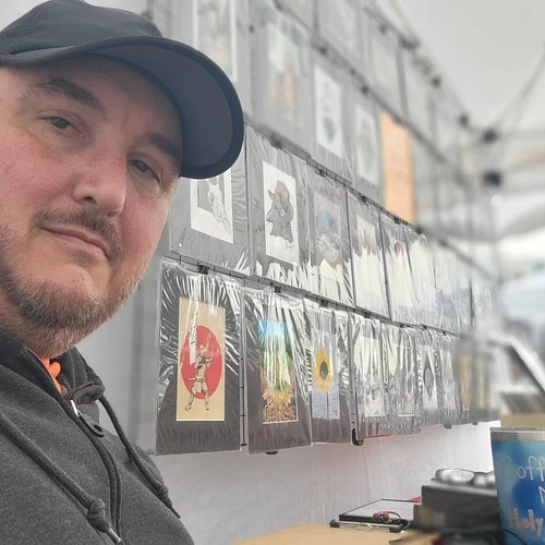 The struggle at an arts festival... Wanting to leave your booth so you can go check out everyone else's stuff. 
.
#market #ar...