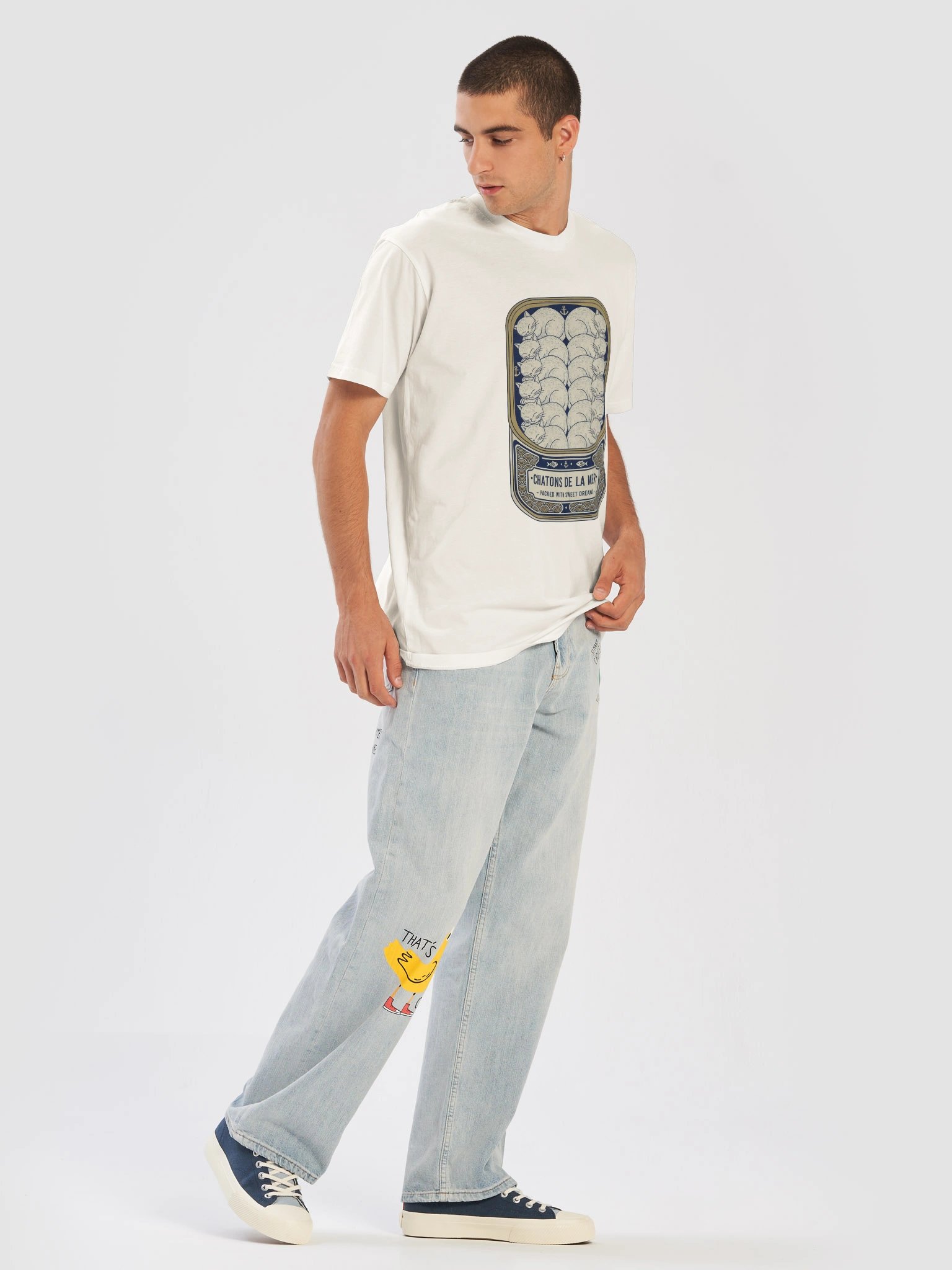 Chatons De La Mer (Sardine Tin) // Line art T-shirt product image (5)